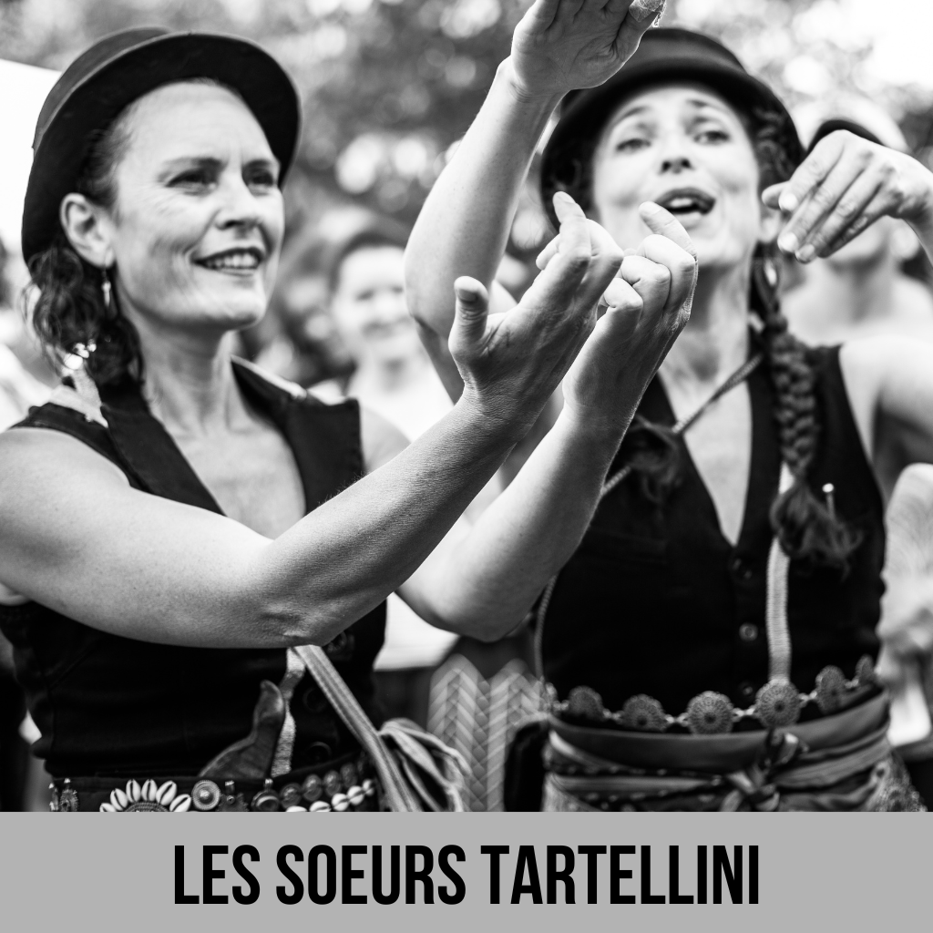 Les sœurs Tartellini, artistes de rue, prise au vif pendant un de leur spectacle