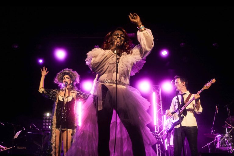 Le petit cabaret spectacle chantant reprise de tubes intemporels